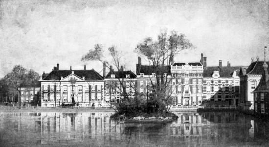 KLINKENBERG
View of the Vijver at The Hague