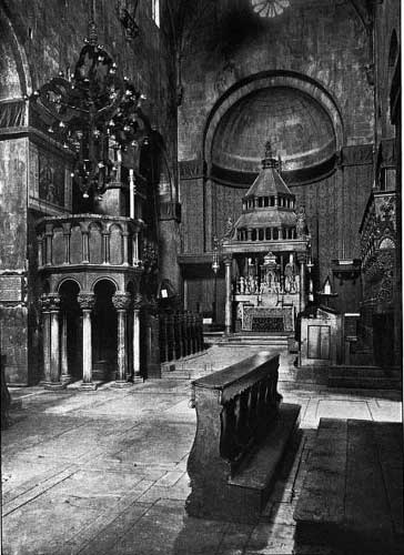 INTERIOR OF THE CATHEDRAL, TRAÃ
