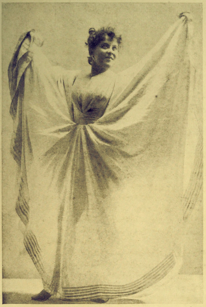 LOIE FULLER IN HER
ORIGINAL SERPENTINE DRESS