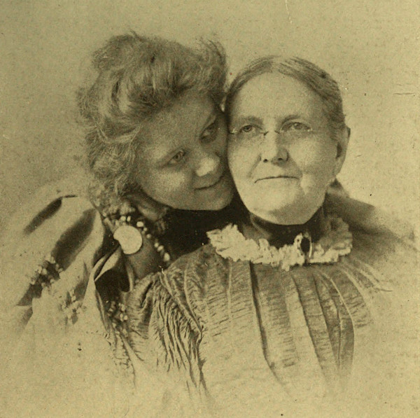 LOIE
FULLER AND HER MOTHER