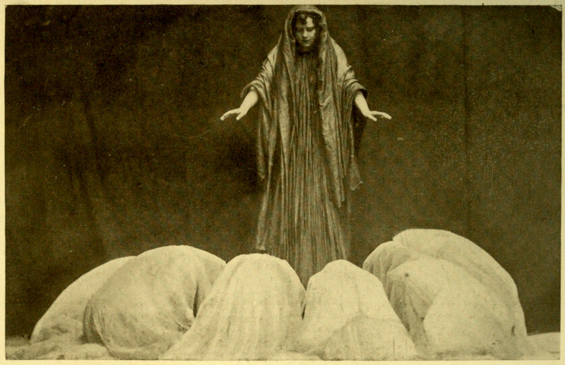 DANCE TO GOUNOD’S “AVE
MARIA”