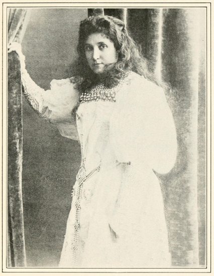 Photograph by Davis & Sanford.

Mme. Melba as Elizabeth in "TannhÃ¤user."