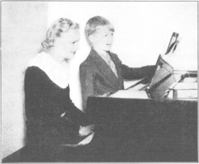 
ERIK SANG A LITTLE FOLK SONG