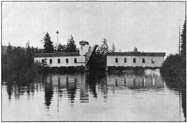 COVERED WOOD DRAWBRIDGE
ON THE COLUMBIA RIVER HIGHWAY IN CLATSOP COUNTY, OVER THE JOHN DAY RIVER
EAST OF ASTORIA. BUILT IN 1918. LIFT SPAN—40 FEET