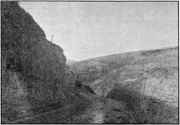 THE JOHN DAY RIVER HIGHWAY
SOUTH OF CONDON IN GILLIAM COUNTY MACADAMIZED IN 1917