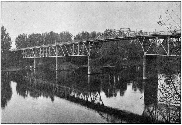 INTERCOUNTY BRIDGE
OVER THE WILLAMETTE AT SALEM. BUILT BY MARION AND POLK COUNTIES IN 1917 AND 1918. COST $250,000.00. TOTAL LENGTH 2,220 FEET